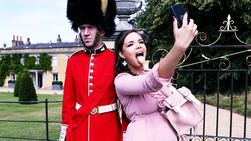 Туристические приключения сочной мамки