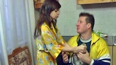 Алёнушка вырвала из рук папину заначку, за что отец нещадно трахнул свою дочь